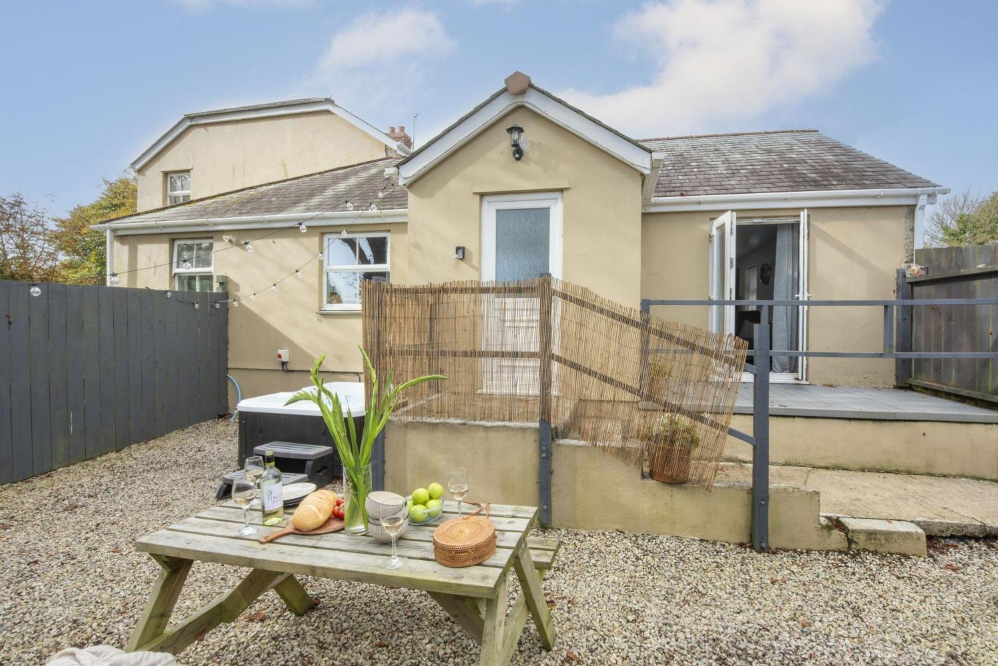 Hoopers Lodge, Croft Hooper, Crowlas Holiday home